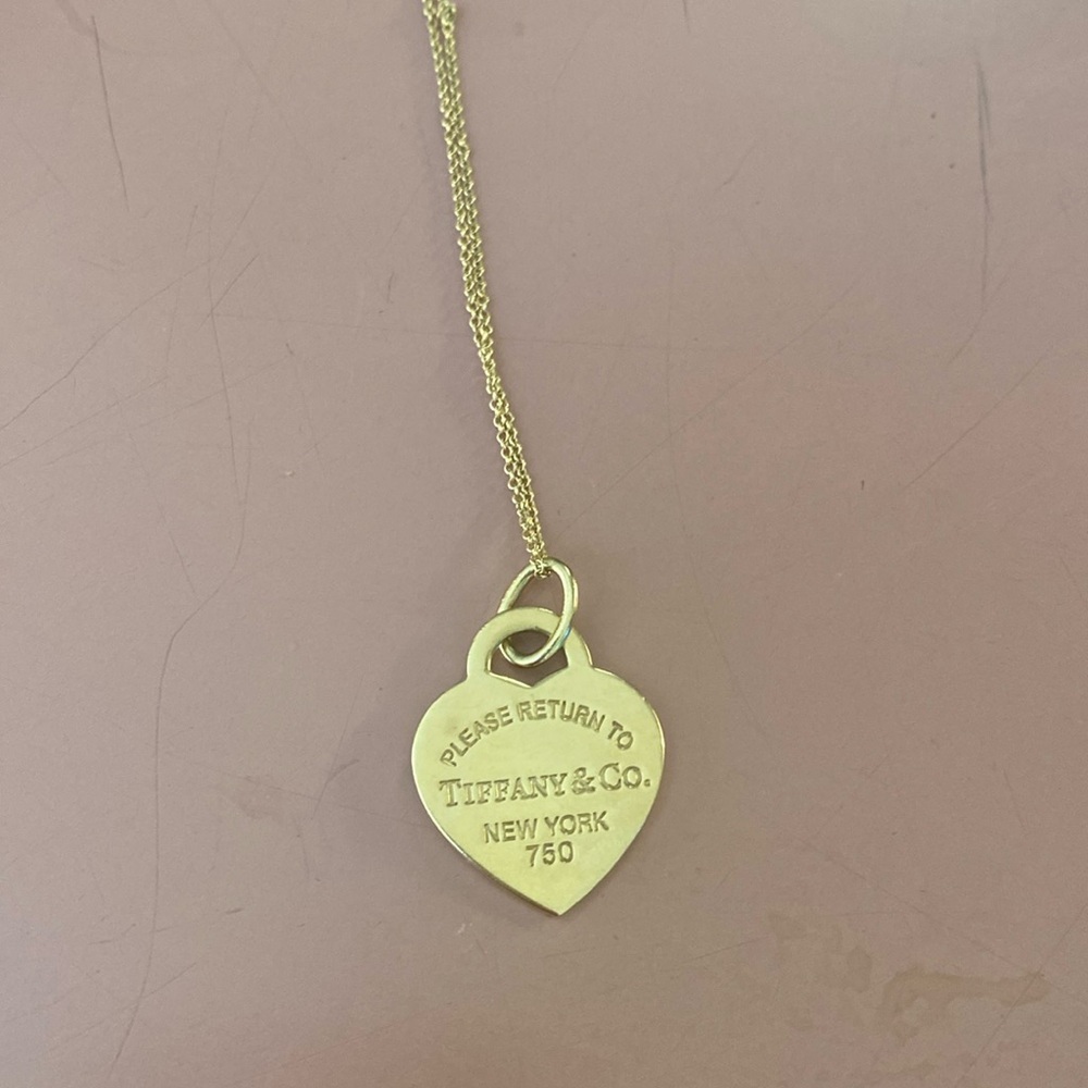 Tiffany and co 18k heart pendant with gold chain